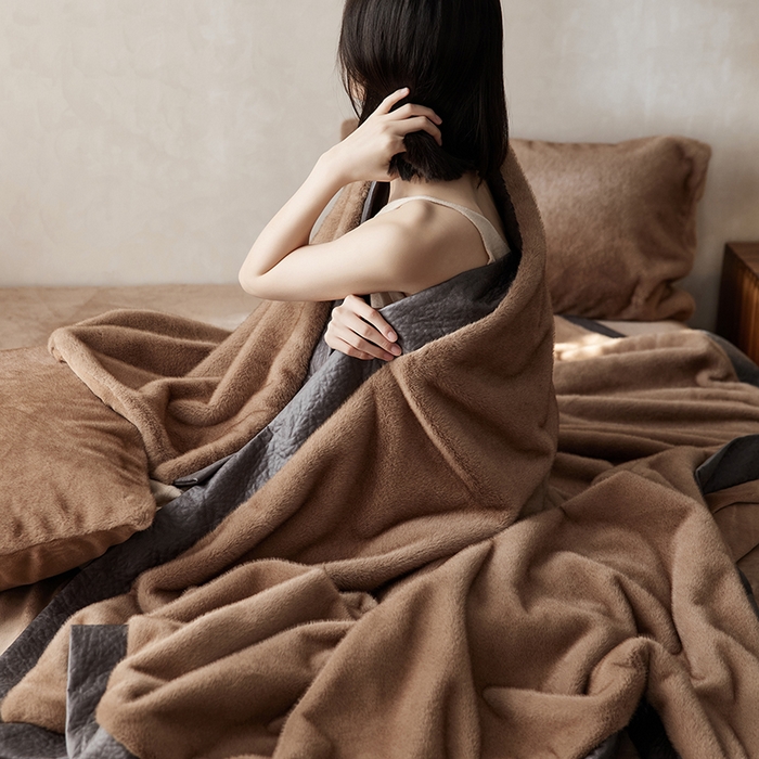 91家纺网 家纺一手货源 找家纺 安莱生活 2024新款弧貂绒皮草毛毯 菲尔罗