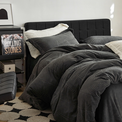 91家纺网 家纺一手货源 找家纺 安莱生活 2024新款牛奶绒提花烂花年纪系列四件套-风格一 年纪-灰