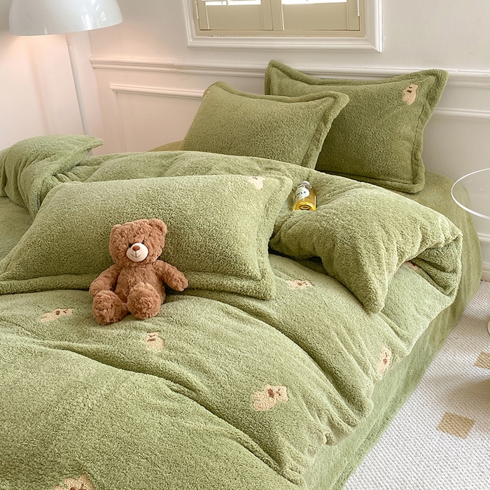 91家纺网 家纺一手货源 找家纺 萝莉家纺 2024新款加厚泰迪绒毛巾绣四件套 熊豆绿