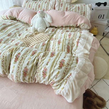 91家纺网 家纺一手货源 找家纺 山茶家纺 2024新款碎花花边牛奶绒四件套 花语-绿粉-蕾丝花边