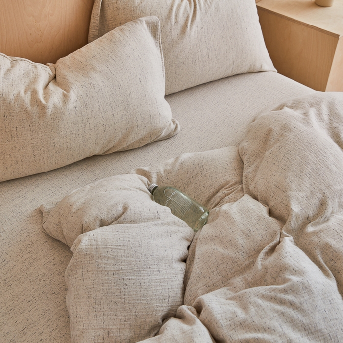 91家纺网 家纺一手货源 找家纺 淑女公社家纺 2024秋冬新款缎染双层纱四件套 素描白