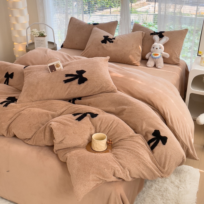 91家纺网 家纺一手货源 找家纺 蝶帕家纺 2024新款阳离子提花舒棉绒四件套 蝴蝶结-咖