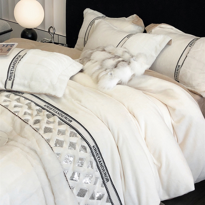 91家纺网 家纺一手货源 找家纺 安莱生活 2024新款美拉德苏格兰獭兔牛奶绒刺绣工艺款四件套-风格二 光影咖