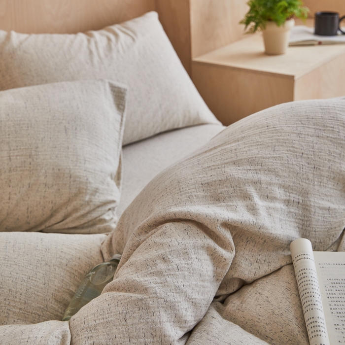 91家纺网 家纺一手货源 找家纺 淑女公社家纺 2024秋冬新款缎染双层纱四件套 素描白