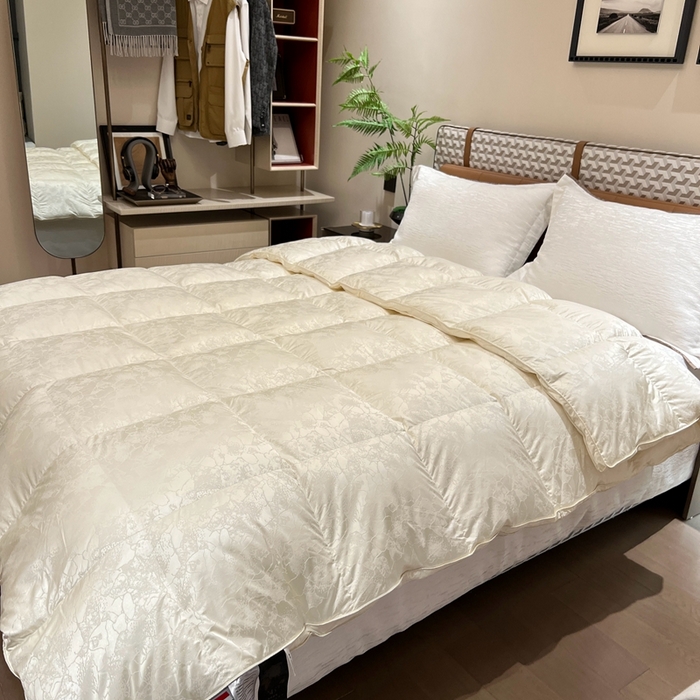 91家纺网 家纺一手货源 找家纺 静若居 2024新款高精密真丝提花羽绒被壳婚庆款羽绒被壳厂家 米白色2