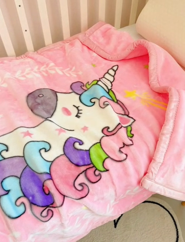 91家纺网 家纺一手货源 找家纺 凯轩毛毛毯毯子网销专供 2024新款加厚保暖儿童印花云毛毯毯子系列 马卡龙  粉