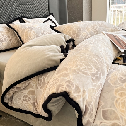 91家纺网 家纺一手货源 找家纺 （总）多乐家纺 2024新款高克重加厚保暖立体雕花牛奶绒宽包边被套