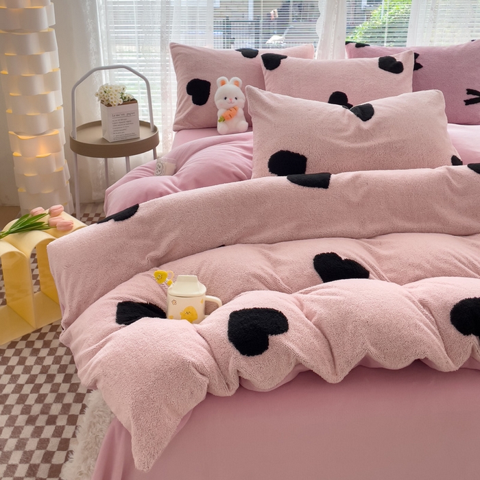 91家纺网 家纺一手货源 找家纺 蝶帕家纺 2024新款阳离子提花舒棉绒四件套 心动-粉