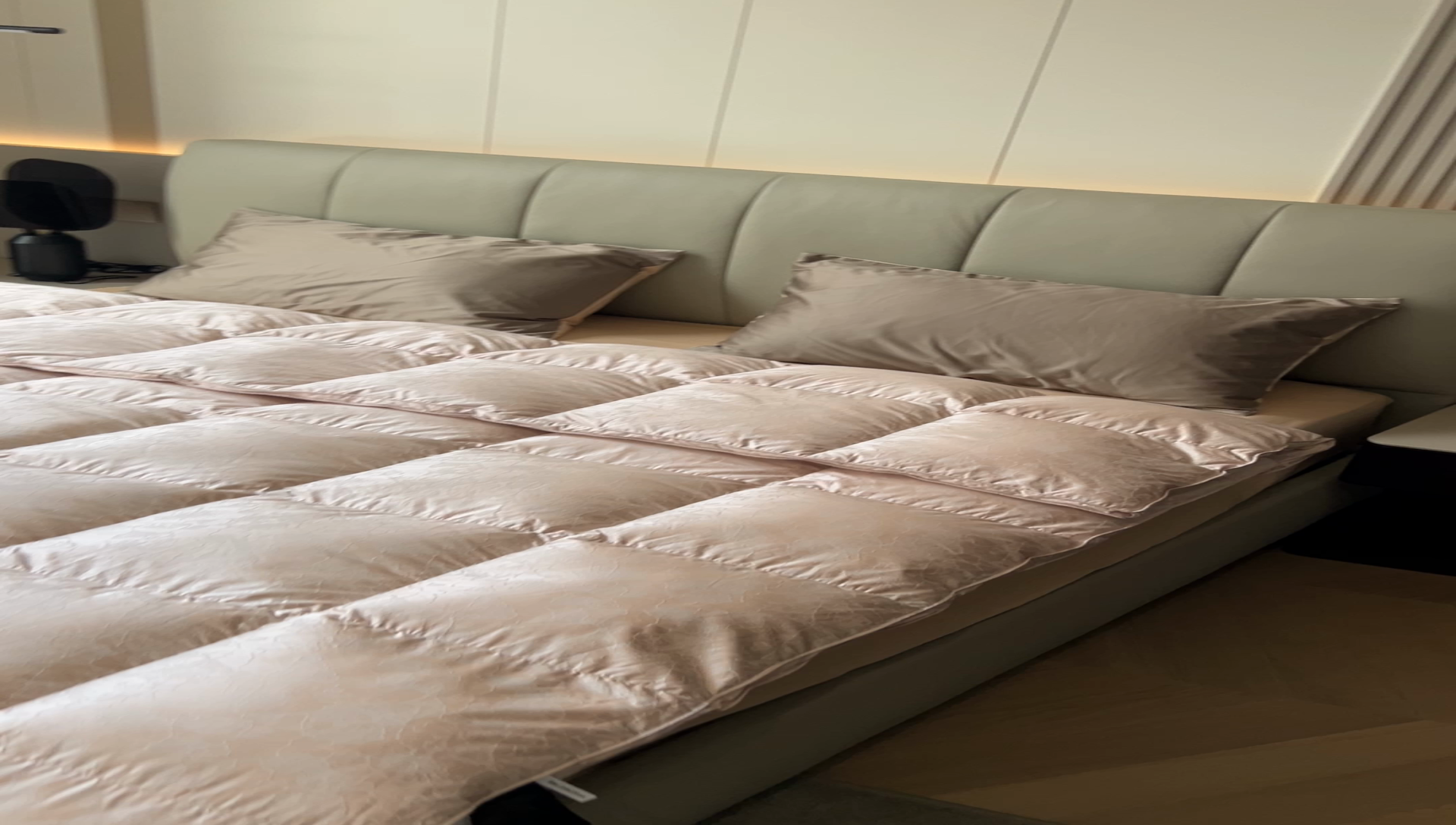 91家纺网 家纺一手货源 找家纺 静若居 2024新款高精密真丝提花羽绒被壳婚庆款羽绒被壳厂家 豆沙粉2