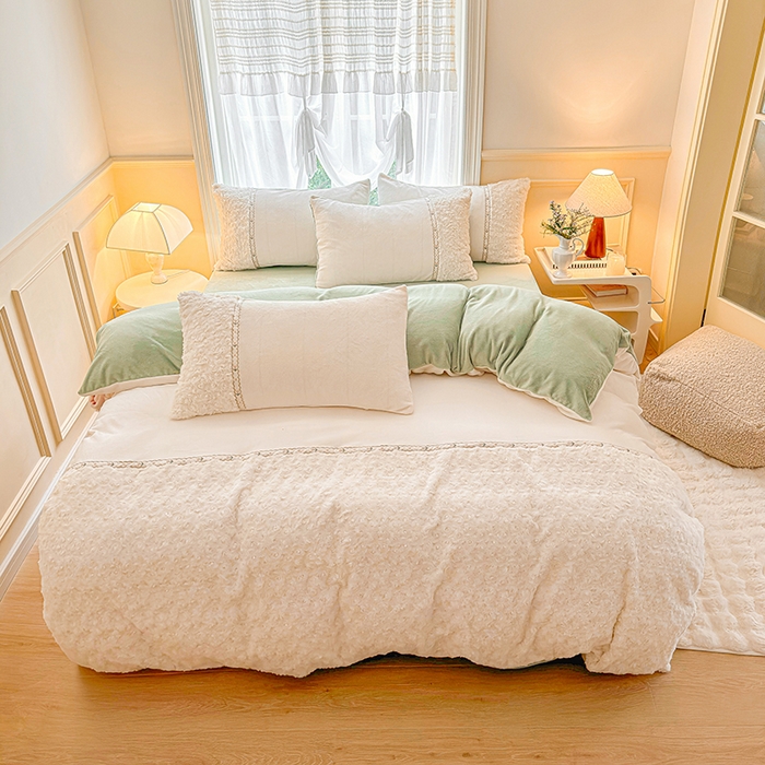 91家纺网 家纺一手货源 找家纺 安莱生活 2024新款优雅獭兔牛奶绒刺绣工艺款四件套 暖暖恋-风格二 白颜绿