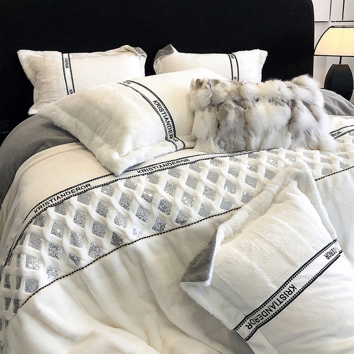 91家纺网 家纺一手货源 找家纺 安莱生活 2024新款美拉德苏格兰獭兔牛奶绒刺绣工艺款四件套-风格二 光影灰