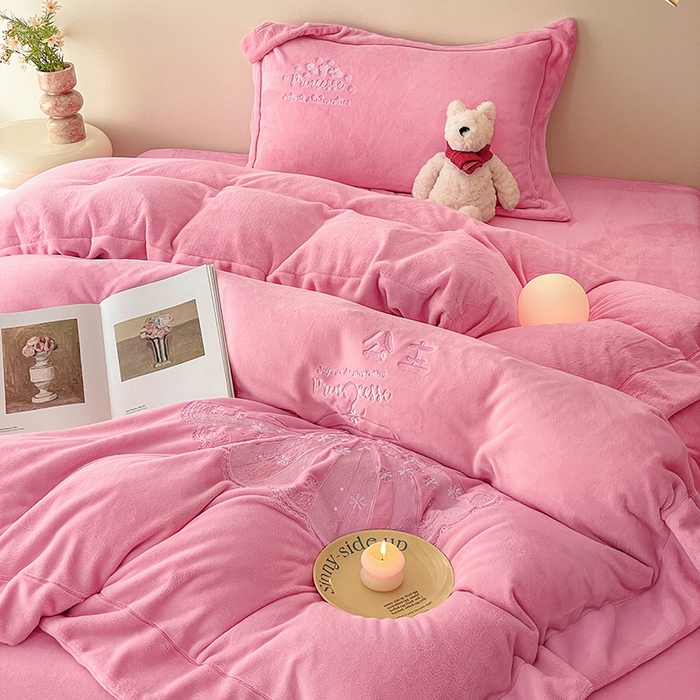 91家纺网 家纺一手货源 找家纺 新方向 2025新款全消光A类牛奶绒四件套-公主请开心 公主请开心-公主粉