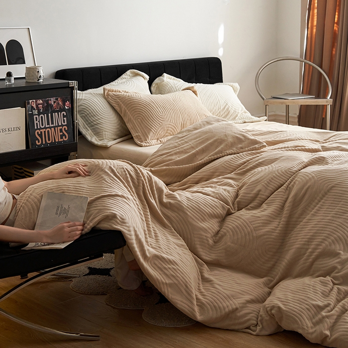 91家纺网 家纺一手货源 找家纺 安莱生活 2024新款牛奶绒提花烂花年纪系列四件套-风格一 年纪-杏