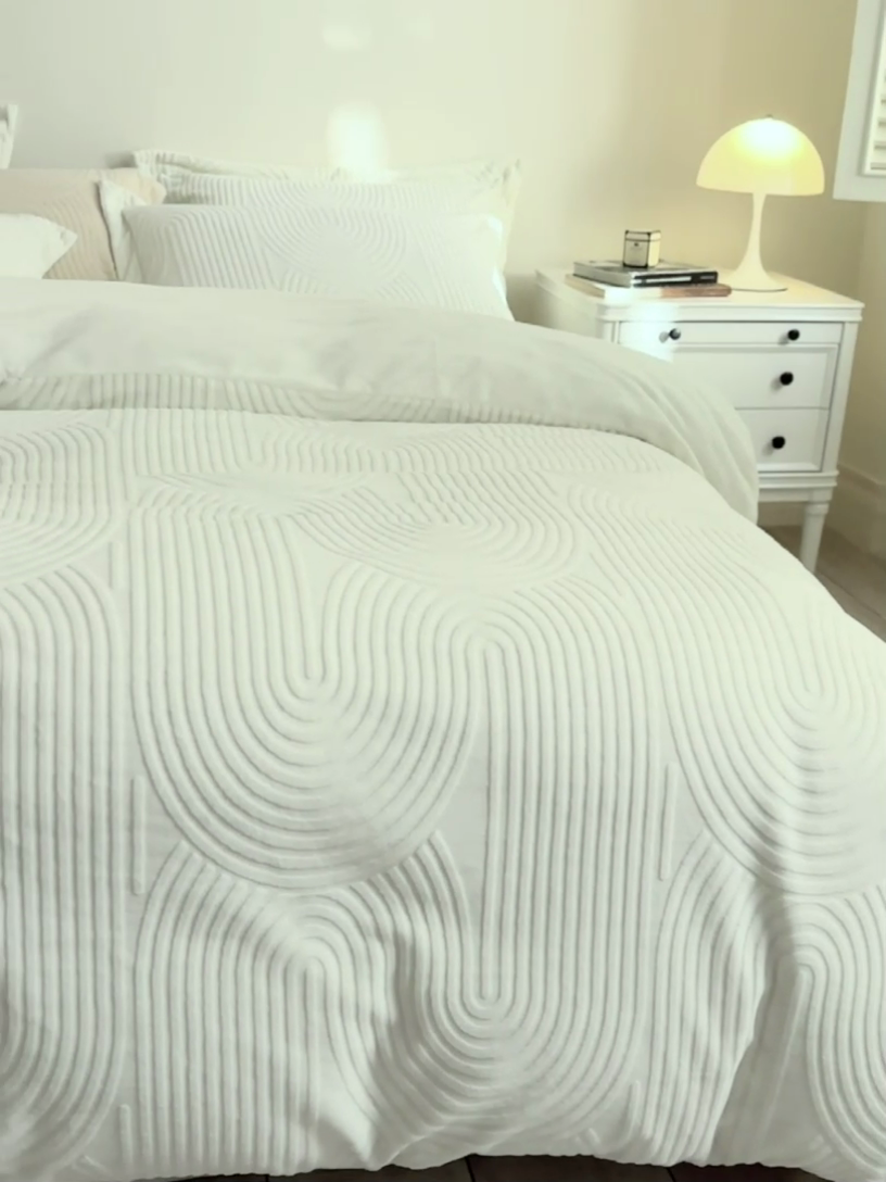 91家纺网 家纺一手货源 找家纺 安莱生活 2024新款牛奶绒提花烂花年纪系列四件套-风格二 年纪-白