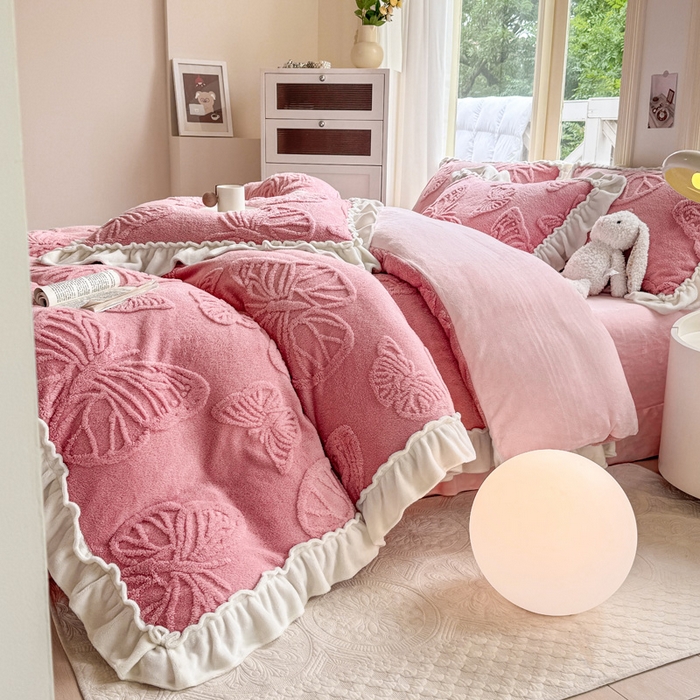 91家纺网 家纺一手货源 找家纺 蝶帕家纺 2024新款舒棉绒提花塔芙绒四件套-蝶舞 蝶舞-豆沙粉