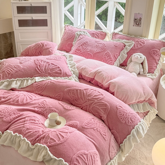 91家纺网 家纺一手货源 找家纺 蝶帕家纺 2024新款舒棉绒提花塔芙绒四件套-蝶舞 蝶舞-豆沙粉