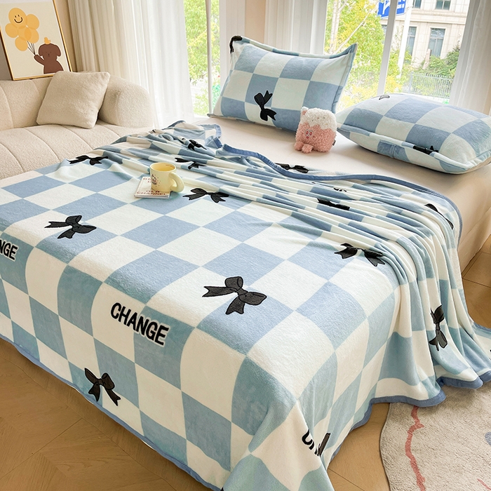 91家纺网 家纺一手货源 找家纺 千荨 2024新款多功能牛奶绒毛毯 蓝色蝴蝶结