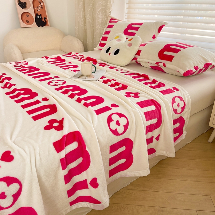 91家纺网 家纺一手货源 找家纺 千荨 2024新款多功能牛奶绒毛毯 怦然心动