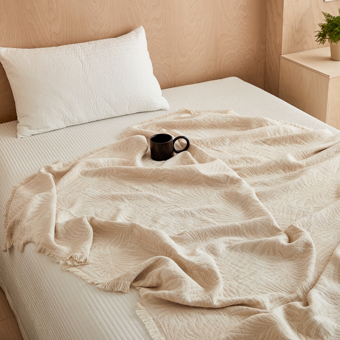 91家纺网 家纺一手货源 找家纺 淑女公社家纺 2024新款色织全棉双股提花流苏盖毯 雾咖