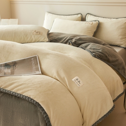91家纺网 家纺一手货源 找家纺 麦空家居 2025新款220克高克重牛奶绒包边四件套-晴天 奶昔白