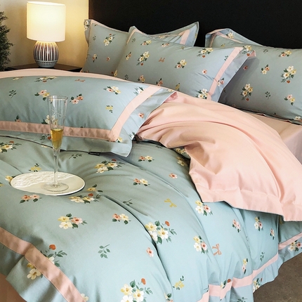 91家纺网 家纺一手货源 找家纺 薏思家纺 2025新款全棉生态磨毛数码印花高奢撞色四件套-繁花系列Blossoms 花季蓝