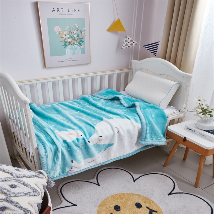 91家纺网 家纺一手货源 找家纺 凯轩毛毛毯毯子网销专供 2024新款加厚保暖儿童印花云毛毯毯子系列 大白熊 浅蓝