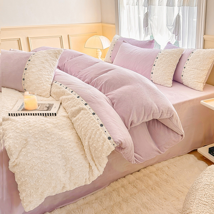 91家纺网 家纺一手货源 找家纺 安莱生活 2024新款优雅獭兔牛奶绒刺绣工艺款四件套 暖暖恋-风格一 玫瑰紫