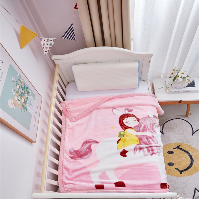 91家纺网 家纺一手货源 找家纺 凯轩毛毛毯毯子网销专供 2024新款加厚保暖儿童印花云毛毯毯子系列 小骑手  粉