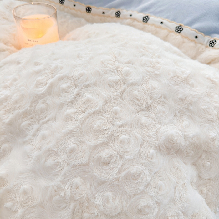 91家纺网 家纺一手货源 找家纺 （总）安莱生活 2024新款优雅獭兔牛奶绒刺绣工艺款四件套 暖暖恋-风格一