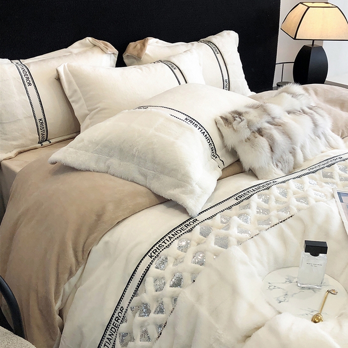 91家纺网 家纺一手货源 找家纺 （总）安莱生活 2024新款美拉德苏格兰獭兔牛奶绒刺绣工艺款四件套-风格二