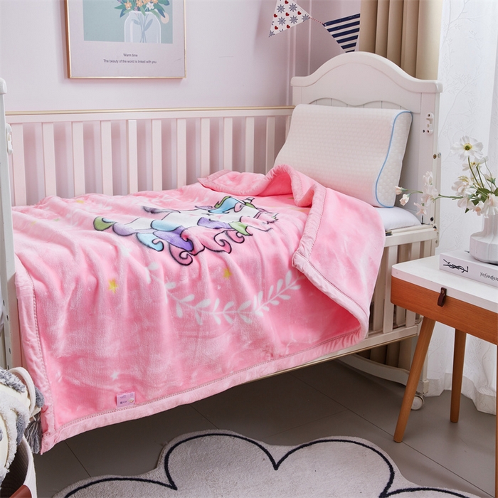 91家纺网 家纺一手货源 找家纺 凯轩毛毛毯毯子网销专供 2024新款加厚保暖儿童印花云毛毯毯子系列 马卡龙  粉