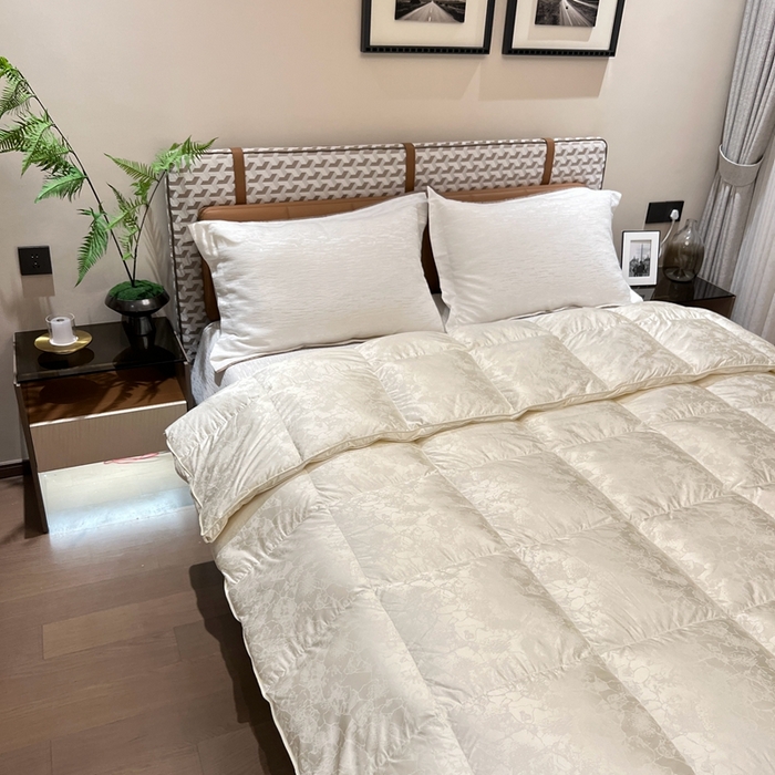 91家纺网 家纺一手货源 找家纺 静若居 2024新款高精密真丝提花羽绒被壳婚庆款羽绒被壳厂家 米白色2