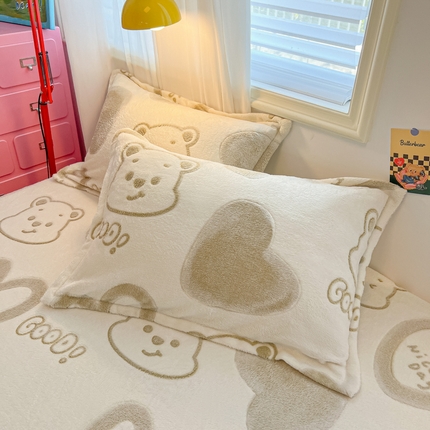 91家纺网 家纺一手货源 找家纺 韩巢家纺 2024新款雪花绒枕套一对装 爱心熊(绿)