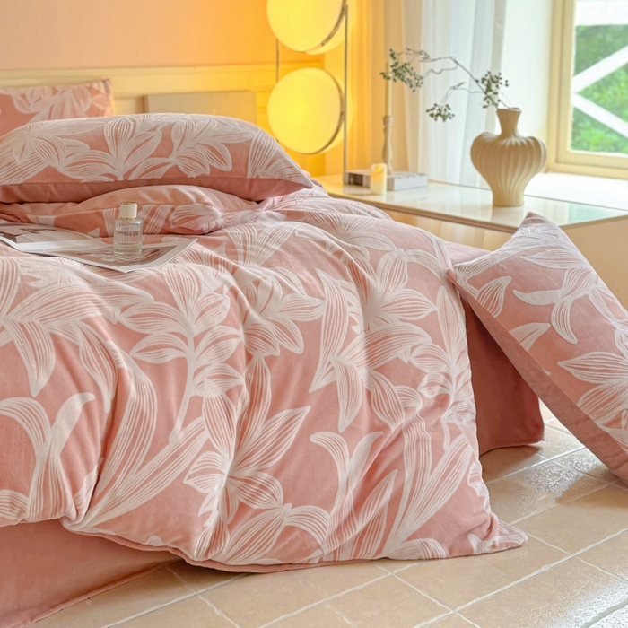 91家纺网 家纺一手货源 找家纺 大境 2024新款8斤A类230克牛奶绒提花烂花四件套床笠款床单款 叶阑 蔷薇粉