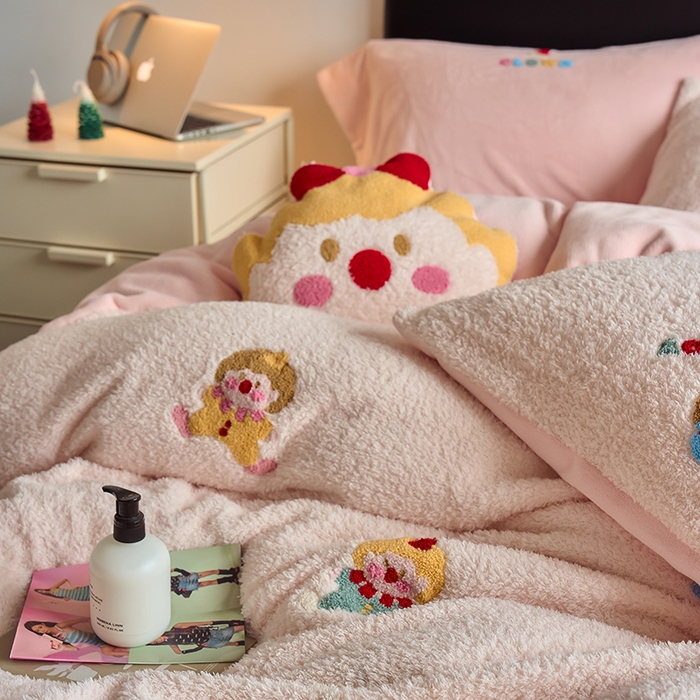 91家纺网 家纺一手货源 找家纺 2024新款蚂蚁绒卡通绣花四件套 淑女屋