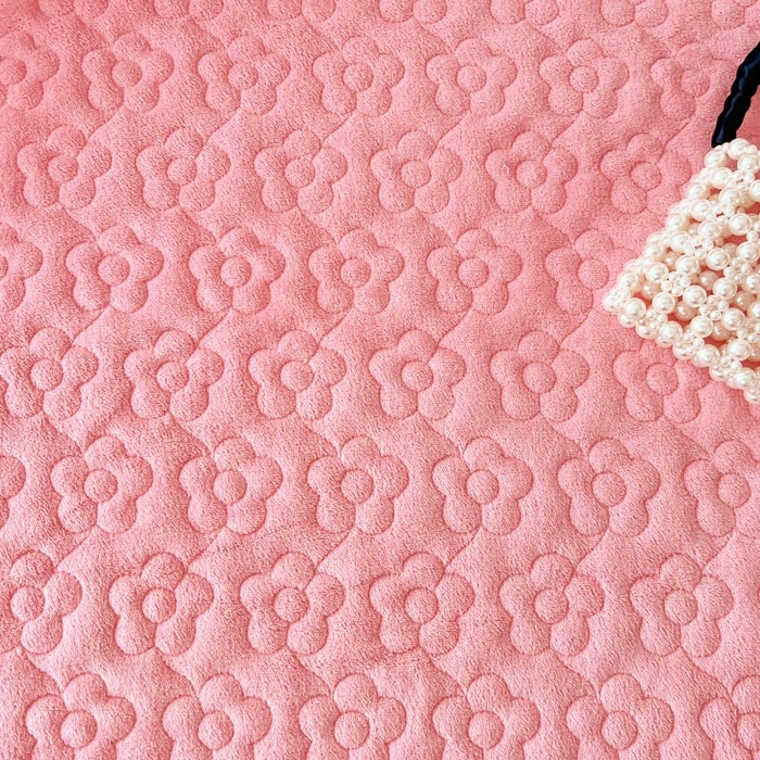 91家纺网 家纺一手货源 找家纺 恋尚 2024新款牛奶绒夹棉床盖纯色蕾丝边牛奶绒床盖 洛丽塔 粉色