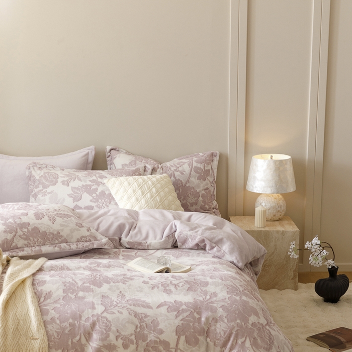 91家纺网 家纺一手货源 找家纺 （总）卡派 2024新款轻奢肌理纹雕花工艺款230克加厚牛奶绒四件套（提供买家秀 ）