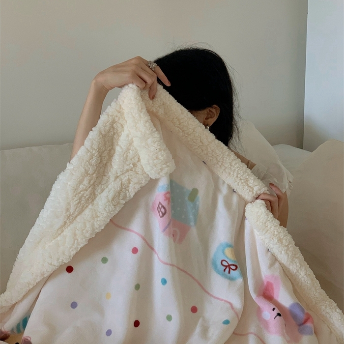 91家纺网 家纺一手货源 找家纺 桃喜 2024新款亲肤舒适牛奶绒羊羔绒毛毯 波点动物园