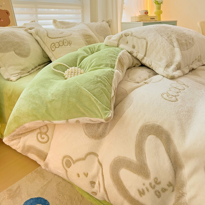 91家纺网 家纺一手货源 找家纺 2024新款加厚雪花绒印花单件被套-风格二（提供卖家秀 ） 爱心熊(绿)