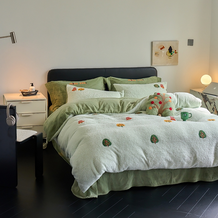 91家纺网 家纺一手货源 找家纺 2024新款蚂蚁绒卡通绣花四件套 森林屿鹿