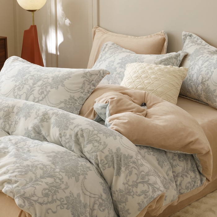 91家纺网 家纺一手货源 找家纺 卡派 2024新款轻奢肌理纹雕花工艺款230克加厚牛奶绒四件套（提供买家秀 ） 婉然-蓝