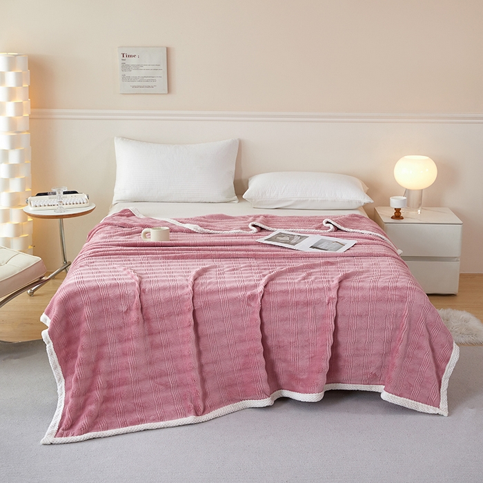 91家纺网 家纺一手货源 找家纺 2024新款仿兔绒泡泡绒毛毯家用四季毯 条纹人生 紫豆沙