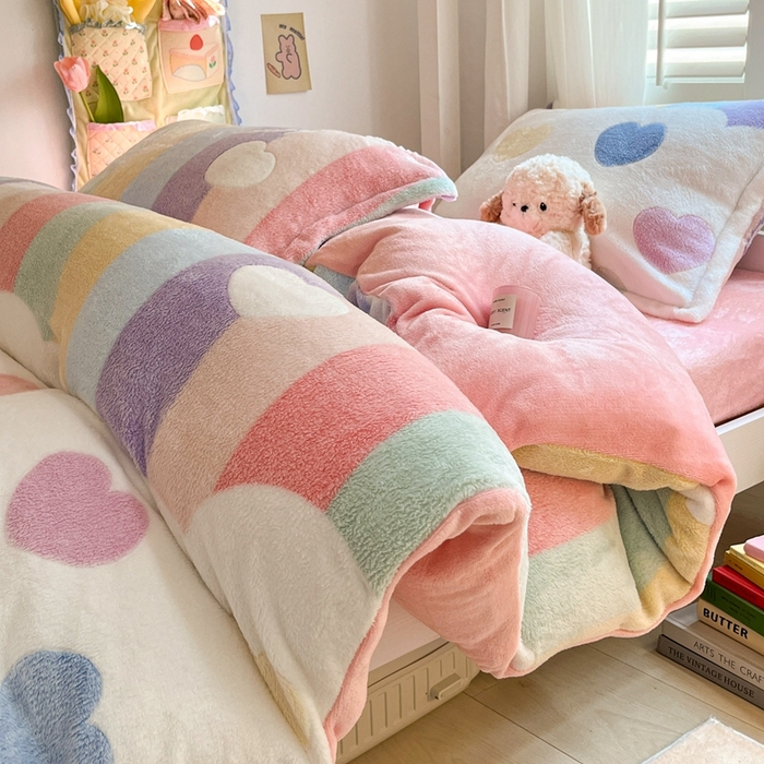 91家纺网 家纺一手货源 找家纺 川悦生活 2024新款立体雪花绒宿舍床笠款三件套四件套 彩虹爱心粉