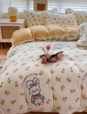 91家纺网 家纺一手货源 找家纺 2024新款加厚雪花绒印花四件套-风格二（提供卖家秀） 田园兔(黄)