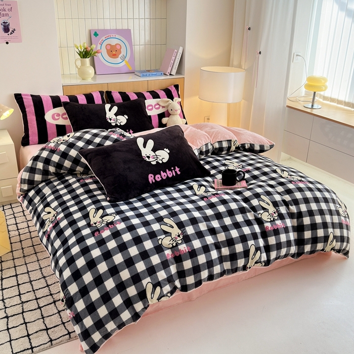 91家纺网 家纺一手货源 找家纺 柚子YOUTH 2024新款加厚纯印花牛奶绒四件套 黑格兔