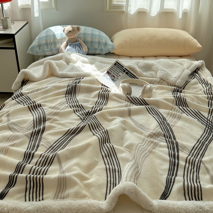 91家纺网 家纺一手货源 找家纺 繁花家居 2024新款高克重双面羊羔绒毛毯 莱茵河灰