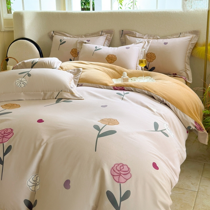 91家纺网 家纺一手货源 找家纺 2025新款A纯棉B牛奶绒四件套13376全棉加绒一字绣宽边轻奢套件-夹棉款 卉雅