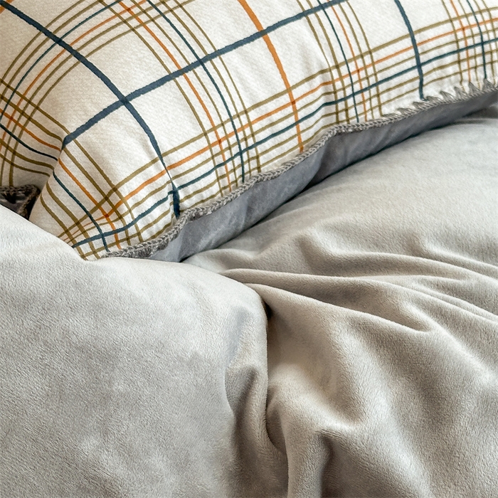 91家纺网 家纺一手货源 找家纺 红粉佳人新款小清新卡通贝壳边三角针棉加绒四件套工艺款牛奶绒四件套简单生活