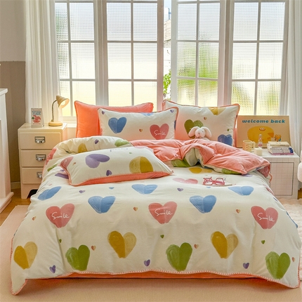 91家纺网 家纺一手货源 找家纺 总红粉佳人新款小清新卡通贝壳边三角针棉加绒四件套工艺款牛奶绒四件套