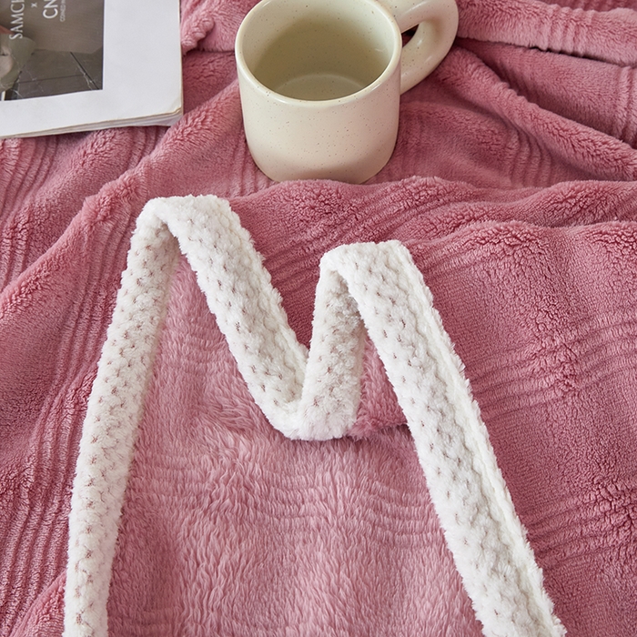 91家纺网 家纺一手货源 找家纺 2024新款仿兔绒泡泡绒毛毯家用四季毯 条纹人生 紫豆沙